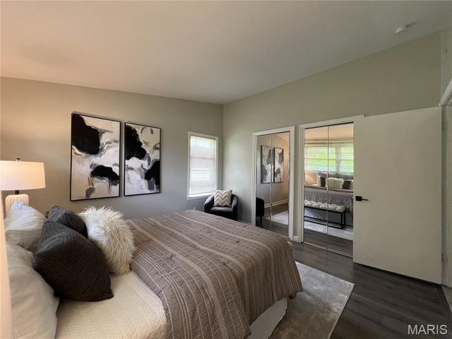 615 Crest Court, Kirkwood, MO 63122
