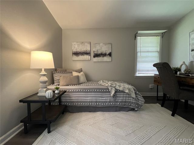 615 Crest Court, Kirkwood, MO 63122