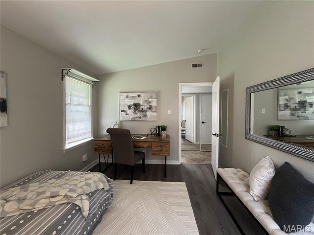 615 Crest Court, Kirkwood, MO 63122