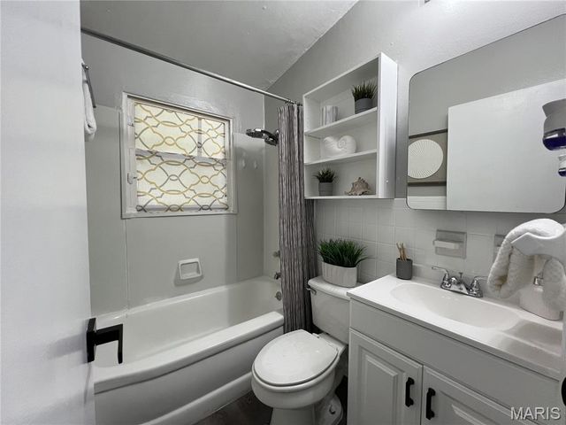 615 Crest Court, Kirkwood, MO 63122