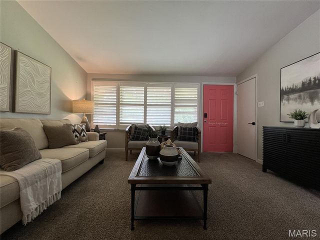 615 Crest Court, Kirkwood, MO 63122