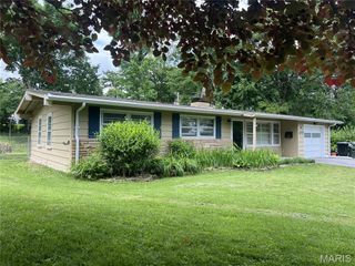 615 Crest Court, Kirkwood, MO 63122