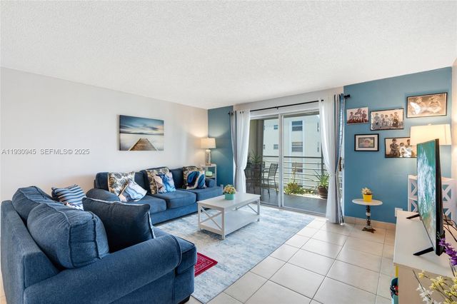 321 SE 3rd St 502, Dania Beach, FL 33004