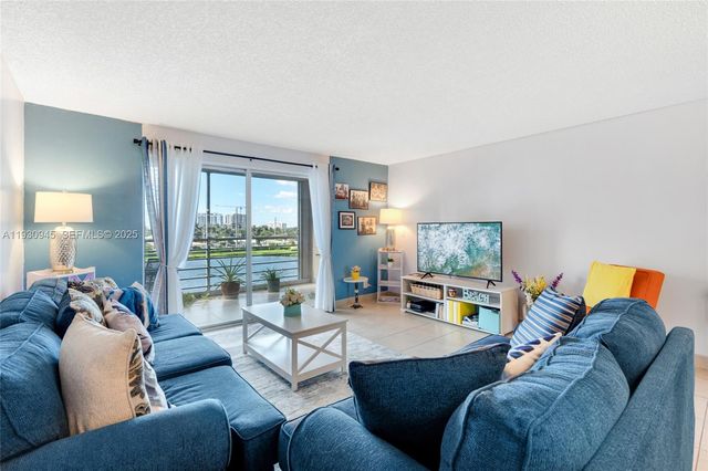 321 SE 3rd St 502, Dania Beach, FL 33004