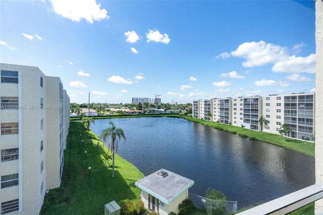 321 SE 3rd St 502, Dania Beach, FL 33004