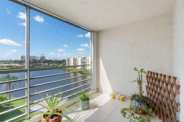 321 SE 3rd St 502, Dania Beach, FL 33004