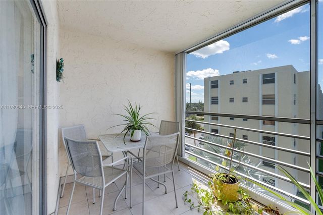 321 SE 3rd St 502, Dania Beach, FL 33004