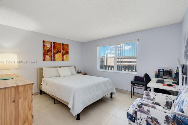 321 SE 3rd St 502, Dania Beach, FL 33004