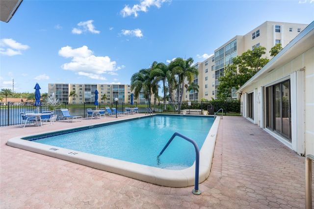 321 SE 3rd St 502, Dania Beach, FL 33004