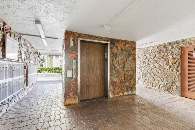 321 SE 3rd St 502, Dania Beach, FL 33004