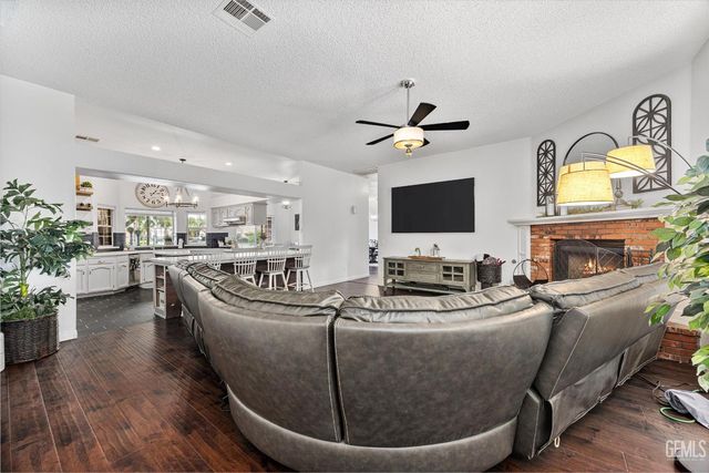 13001 Monarch Palm Avenue, Bakersfield, CA 93314