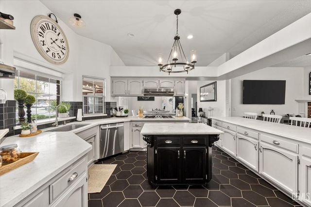 13001 Monarch Palm Avenue, Bakersfield, CA 93314