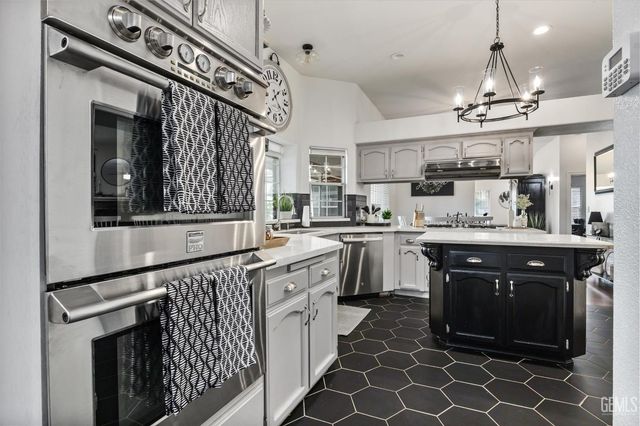 13001 Monarch Palm Avenue, Bakersfield, CA 93314