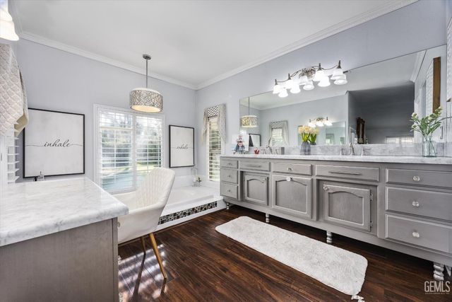 13001 Monarch Palm Avenue, Bakersfield, CA 93314