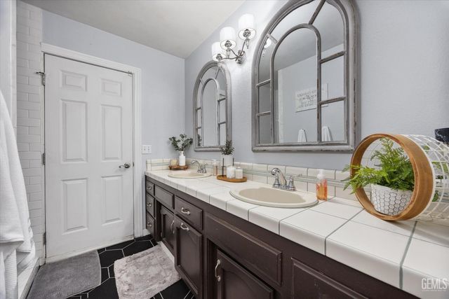 13001 Monarch Palm Avenue, Bakersfield, CA 93314