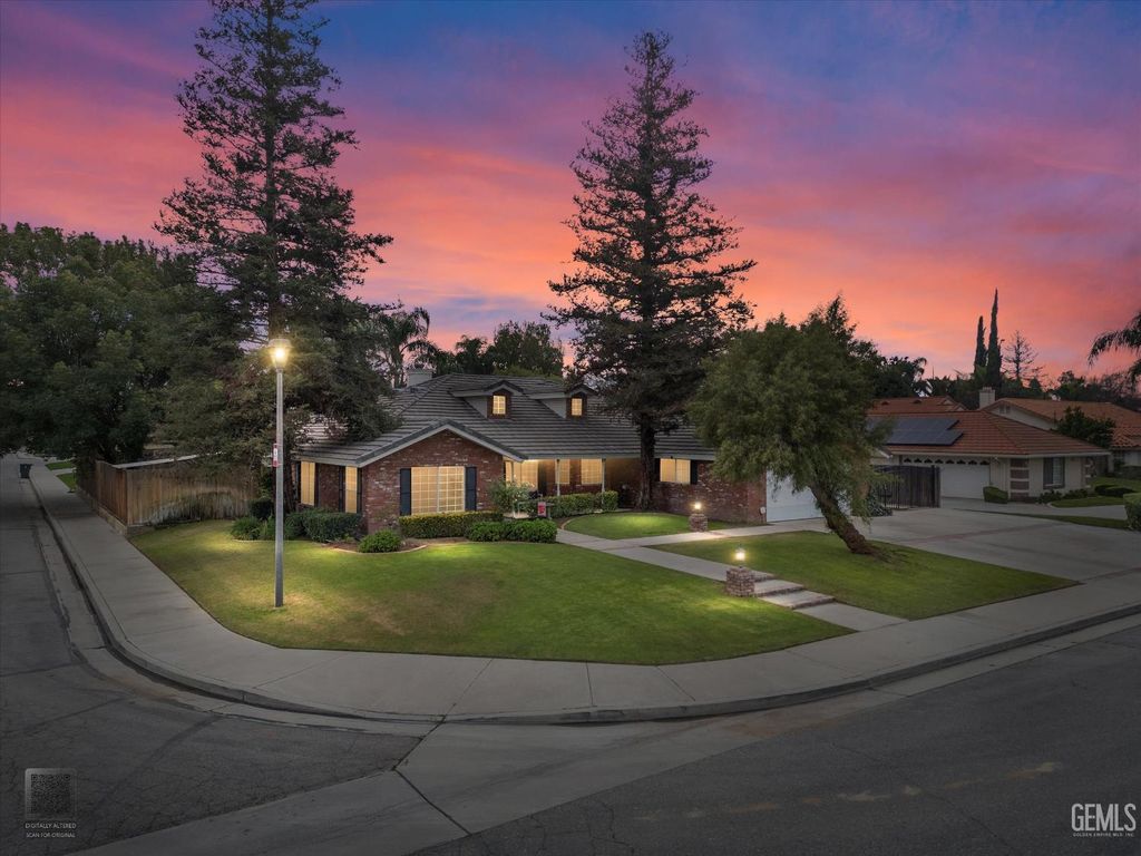 13001 Monarch Palm Avenue, Bakersfield, CA 93314