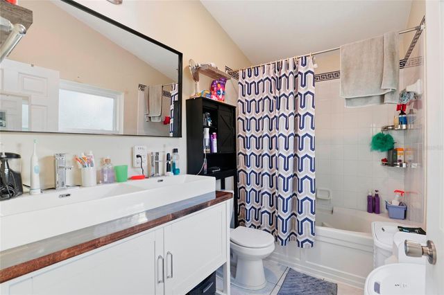 2715 NW 55TH BOULEVARD, Gainesville, FL 32653