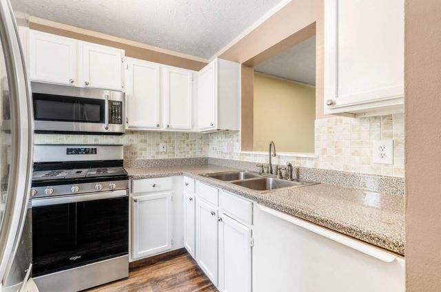 5805 Blendon Place Drive, 13D, Columbus, OH 43230
