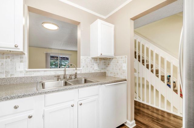 5805 Blendon Place Drive, 13D, Columbus, OH 43230