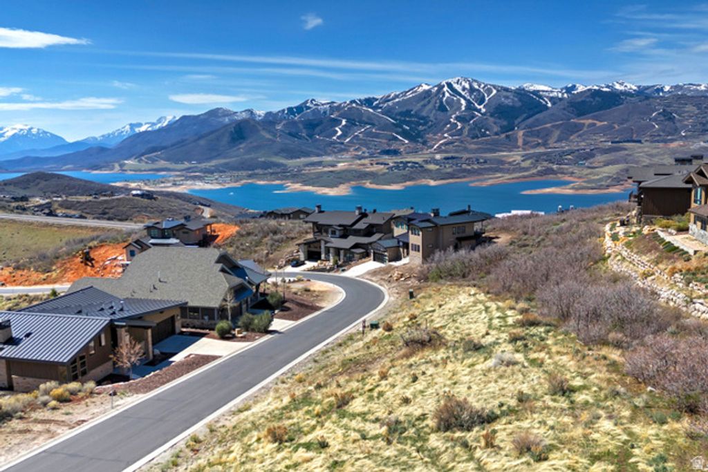 Image 6 of property listing at 11383 N SOARING HAWK LN # 9, Hideout, UT 84036