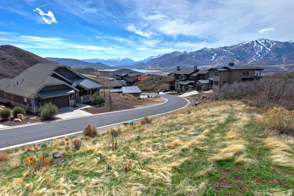 Image 8 of property listing at 11383 N SOARING HAWK LN # 9, Hideout, UT 84036