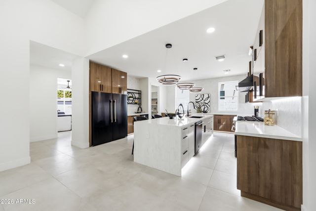 4002 N 34TH Street, Phoenix, AZ 85018
