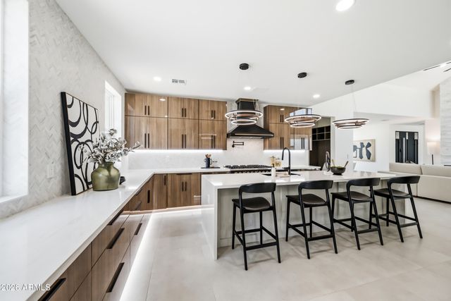 4002 N 34TH Street, Phoenix, AZ 85018