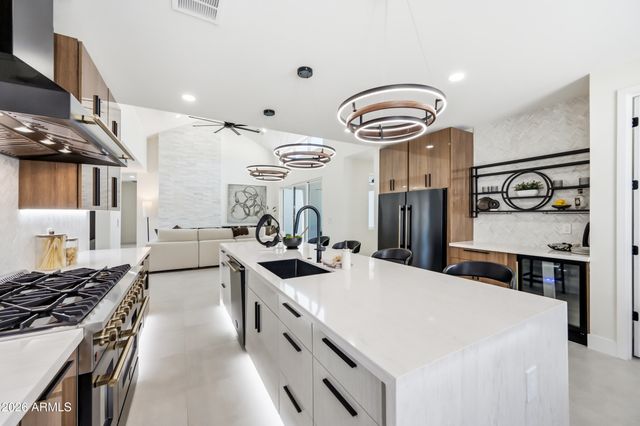 4002 N 34TH Street, Phoenix, AZ 85018