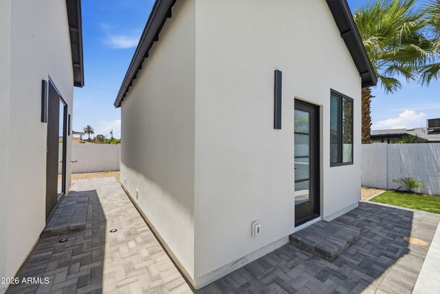 4002 N 34TH Street, Phoenix, AZ 85018