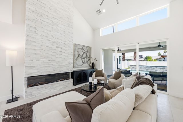 4002 N 34TH Street, Phoenix, AZ 85018