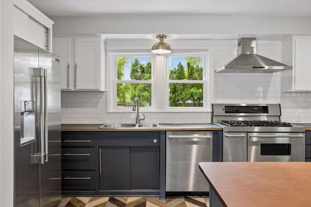 2513 Zenith Avenue N, Golden Valley, MN 55422