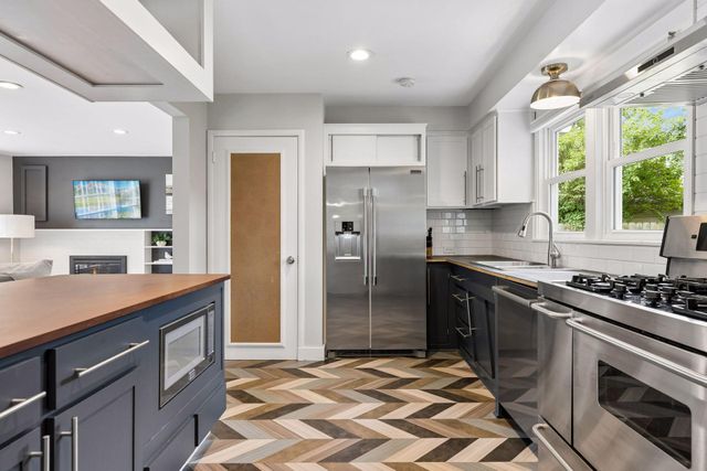 2513 Zenith Avenue N, Golden Valley, MN 55422