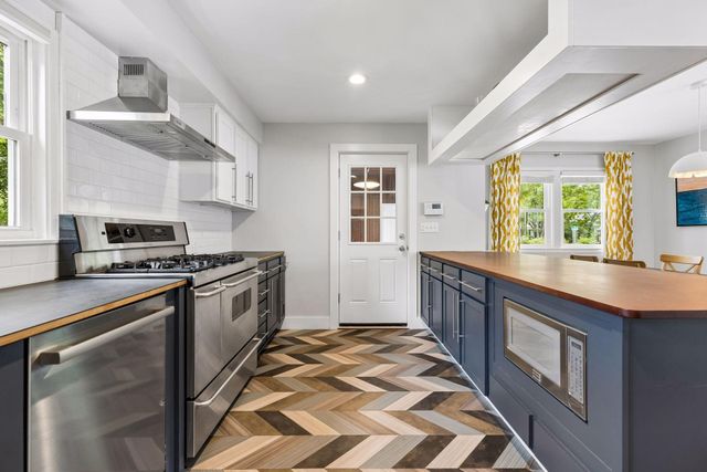 2513 Zenith Avenue N, Golden Valley, MN 55422
