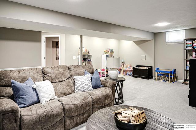 11889 S 217th Street, Gretna, NE 68028