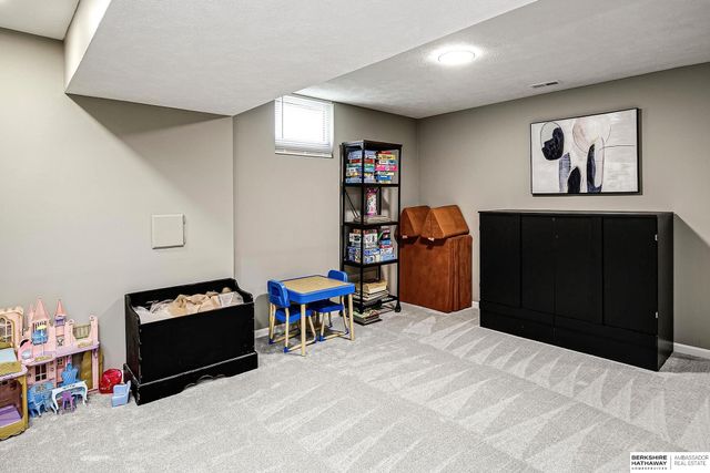 11889 S 217th Street, Gretna, NE 68028