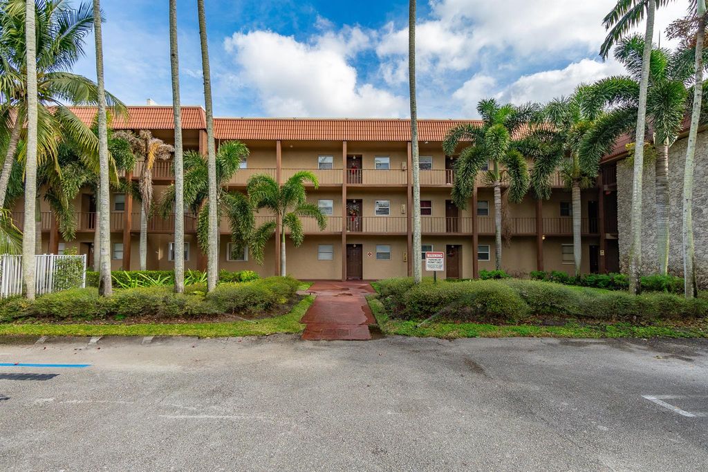 120 Sparrow Drive 314, Royal Palm Beach, FL 33411