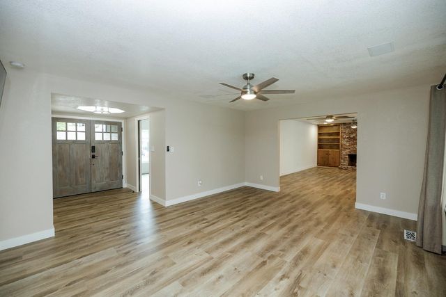 2211 California St, Escalon, CA 95320