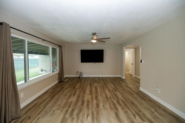 2211 California St, Escalon, CA 95320