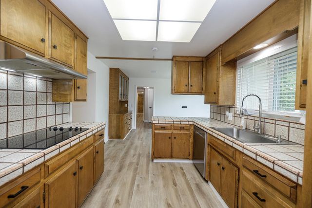 2211 California St, Escalon, CA 95320
