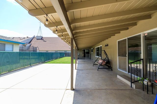 2211 California St, Escalon, CA 95320