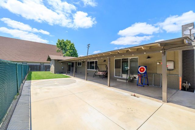 2211 California St, Escalon, CA 95320