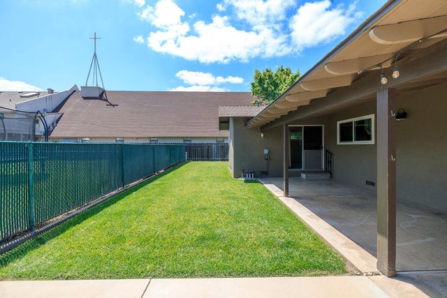 2211 California St, Escalon, CA 95320