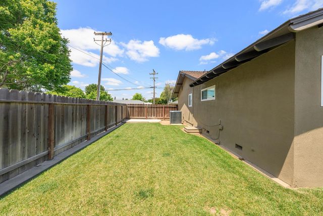 2211 California St, Escalon, CA 95320