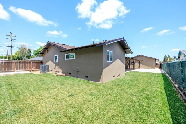 2211 California St, Escalon, CA 95320