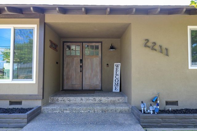 2211 California St, Escalon, CA 95320