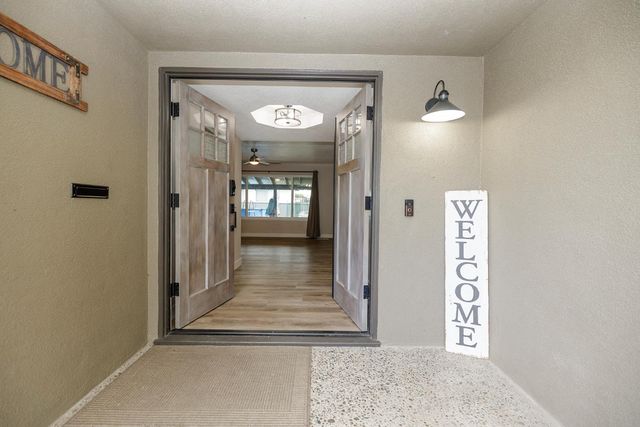 2211 California St, Escalon, CA 95320