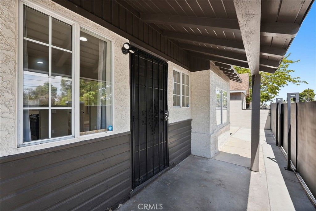 Image 10 of property listing at 44839 Division St, Lancaster, CA 93535