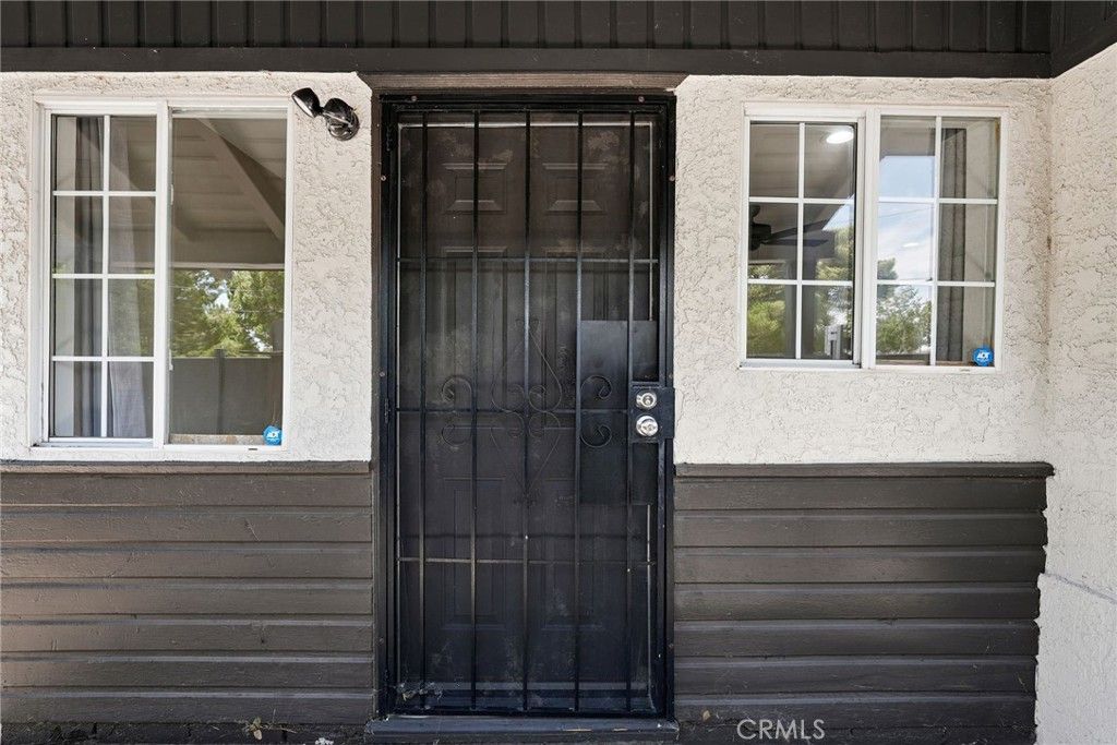 Image 11 of property listing at 44839 Division St, Lancaster, CA 93535