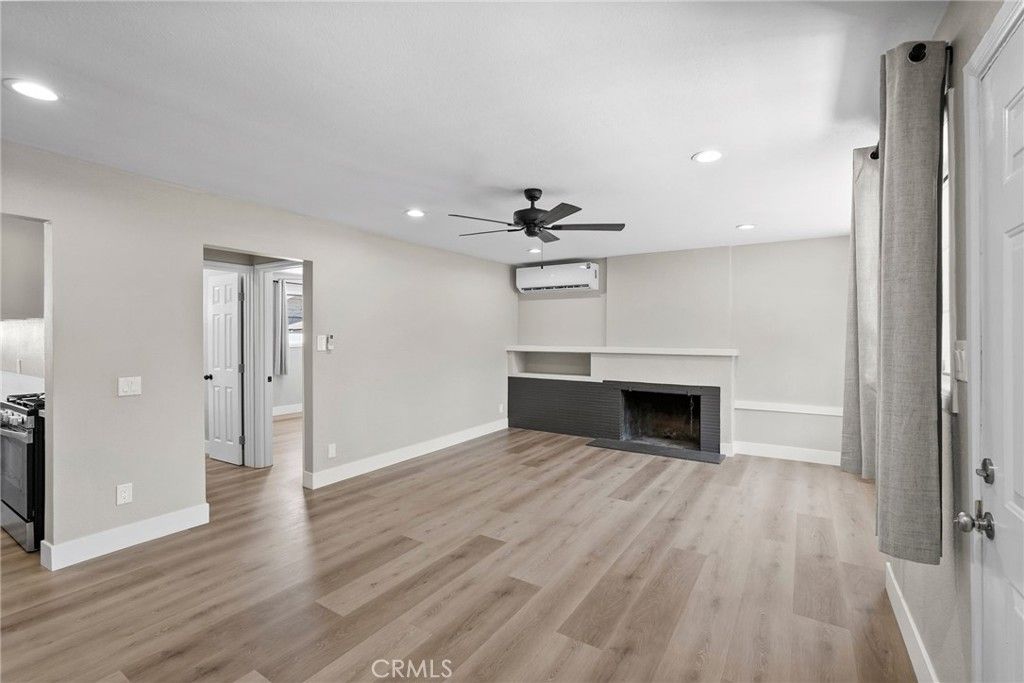 Image 13 of property listing at 44839 Division St, Lancaster, CA 93535
