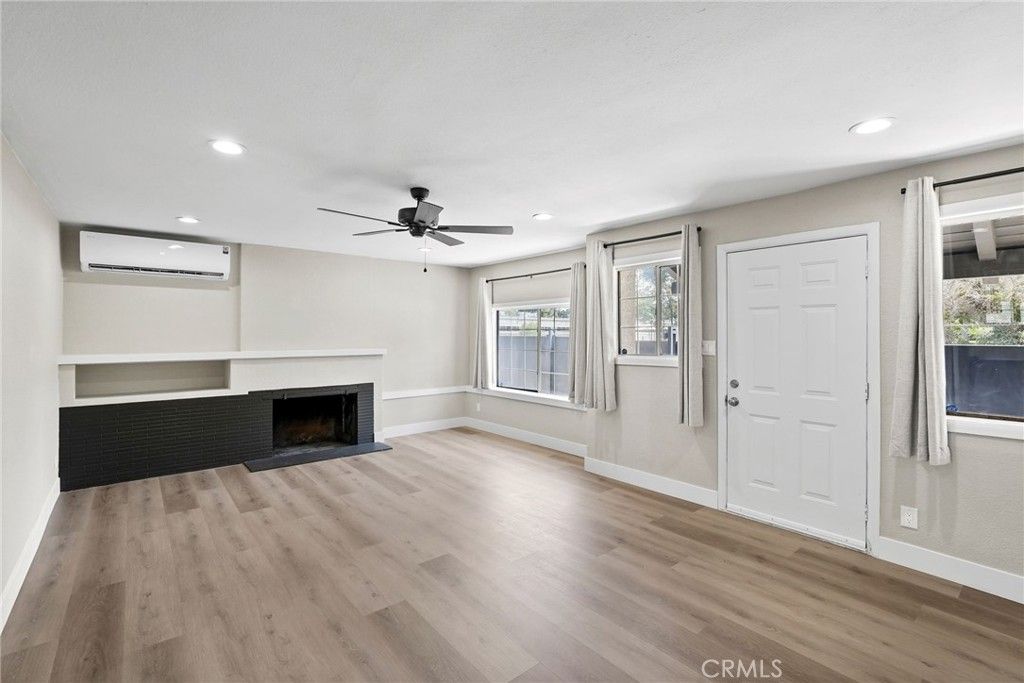 Image 14 of property listing at 44839 Division St, Lancaster, CA 93535